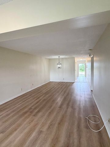 2840 SW 13th Street 103, Delray Beach, FL 33445