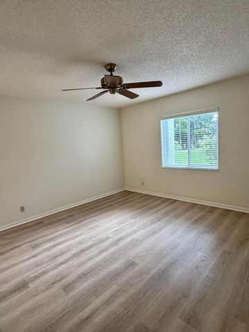 2840 SW 13th Street 103, Delray Beach, FL 33445