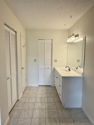 2840 SW 13th Street 103, Delray Beach, FL 33445