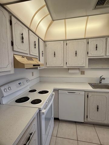 2840 SW 13th Street 103, Delray Beach, FL 33445