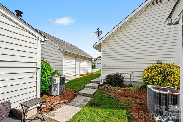 1033 Woodglen Lane, Matthews, NC 28104