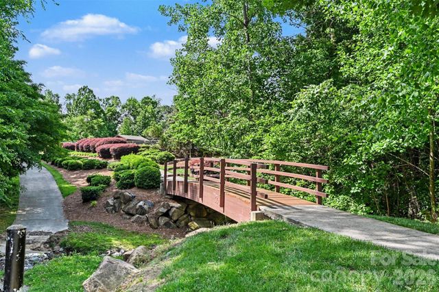 1033 Woodglen Lane, Matthews, NC 28104