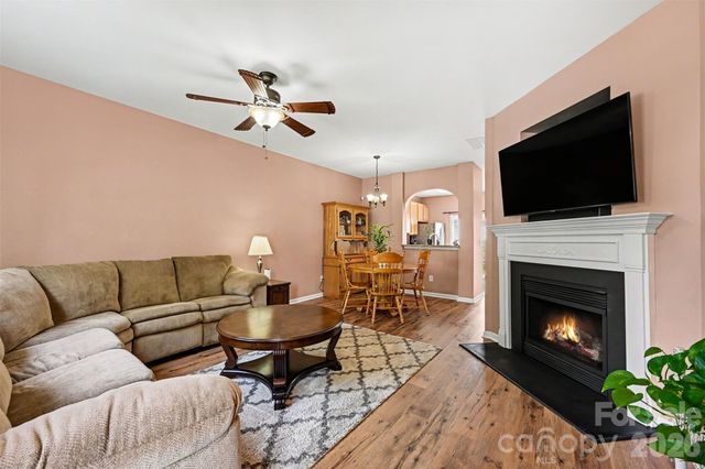 1033 Woodglen Lane, Matthews, NC 28104