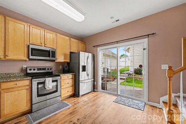 1033 Woodglen Lane, Matthews, NC 28104