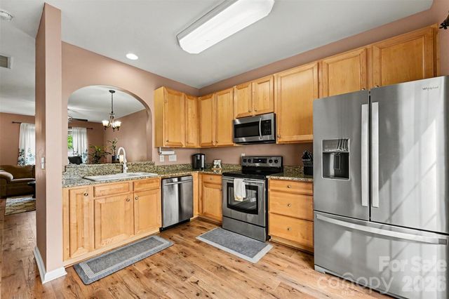1033 Woodglen Lane, Matthews, NC 28104