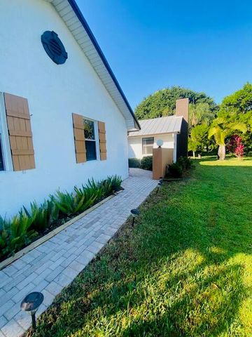 3290 SW Island Way, Palm City, FL 34990