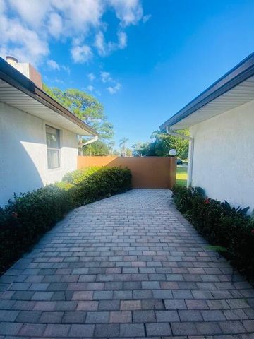 3290 SW Island Way, Palm City, FL 34990