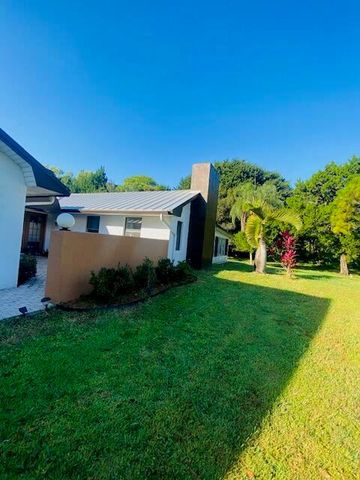 3290 SW Island Way, Palm City, FL 34990