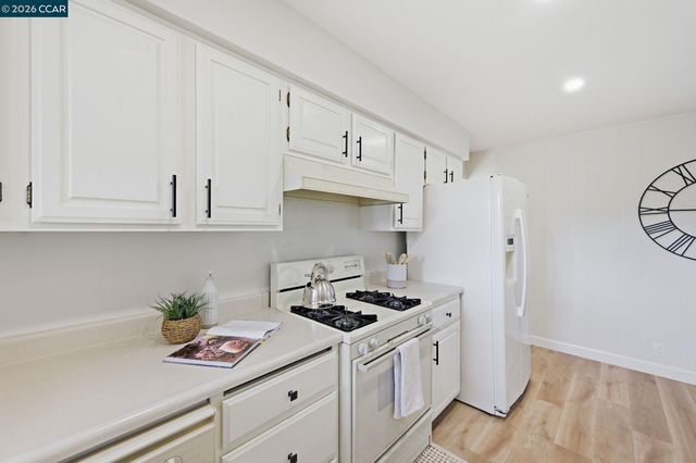 2465 Wright Ave, Pinole, CA 94564