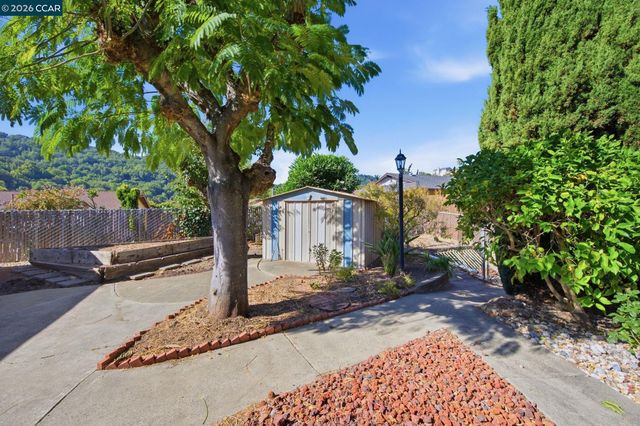 2465 Wright Ave, Pinole, CA 94564