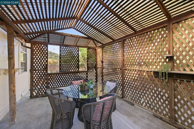 2465 Wright Ave, Pinole, CA 94564