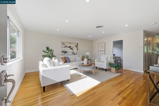 2465 Wright Ave, Pinole, CA 94564