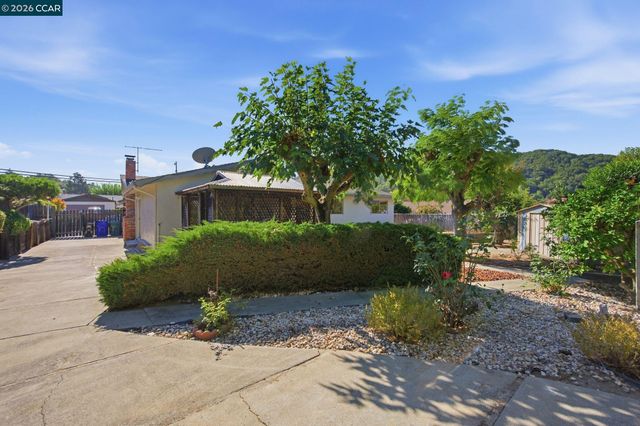 2465 Wright Ave, Pinole, CA 94564