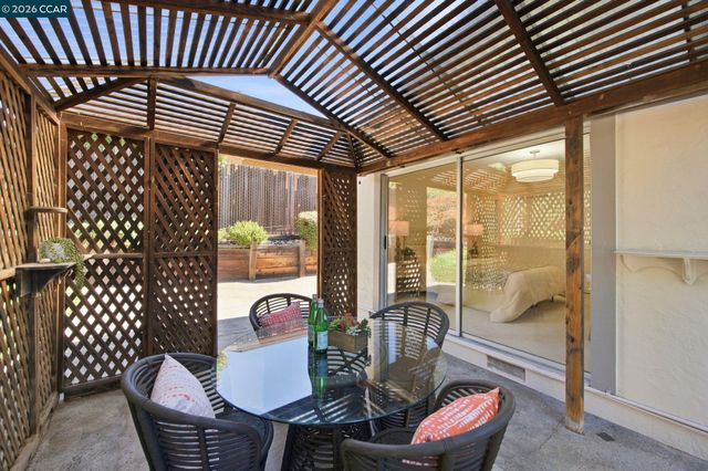 2465 Wright Ave, Pinole, CA 94564