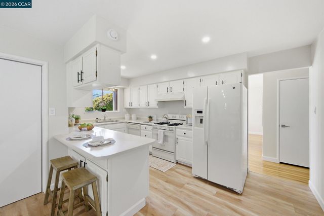 2465 Wright Ave, Pinole, CA 94564