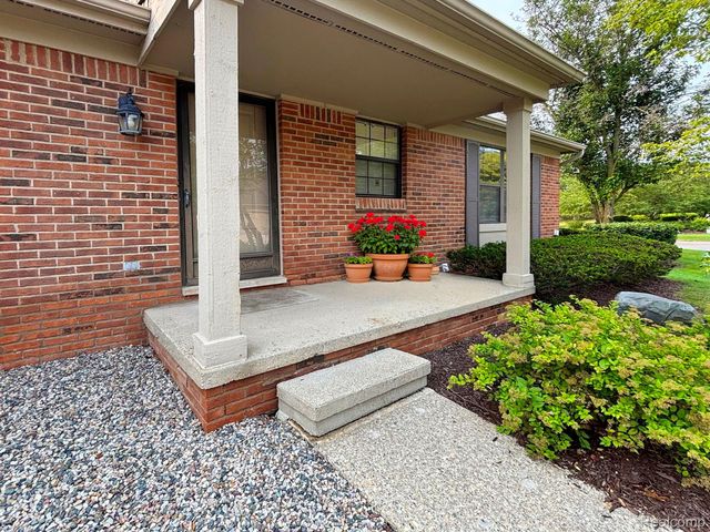 7274 Westchester Road 8, West Bloomfield Charter Township, MI 48322