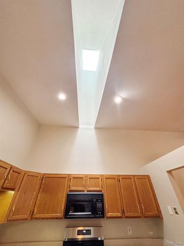 7274 Westchester Road 8, West Bloomfield Charter Township, MI 48322