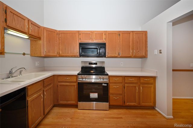 7274 Westchester Road 8, West Bloomfield Charter Township, MI 48322