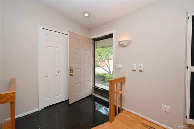 7274 Westchester Road 8, West Bloomfield Charter Township, MI 48322