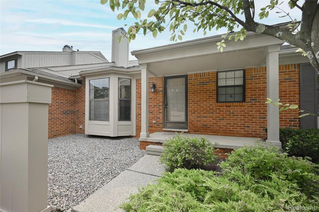 7274 Westchester Road 8, West Bloomfield Charter Township, MI 48322