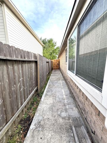 13830 Fort Nelson Drive, Houston, TX 77083