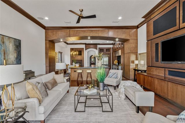 1008 PASEO DEL RIO NE, St Petersburg, FL 33702