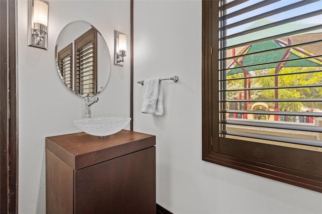 1008 PASEO DEL RIO NE, St Petersburg, FL 33702