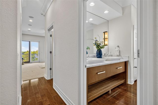 1008 PASEO DEL RIO NE, St Petersburg, FL 33702