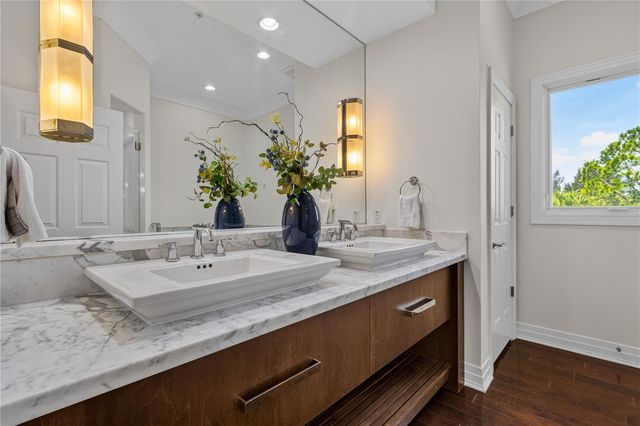 1008 PASEO DEL RIO NE, St Petersburg, FL 33702