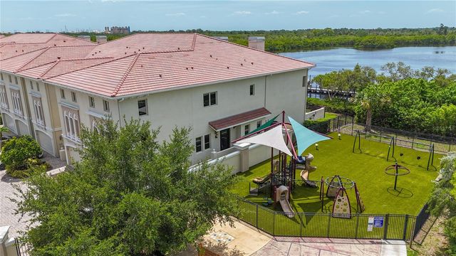 1008 PASEO DEL RIO NE, St Petersburg, FL 33702