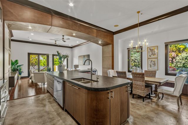 1008 PASEO DEL RIO NE, St Petersburg, FL 33702