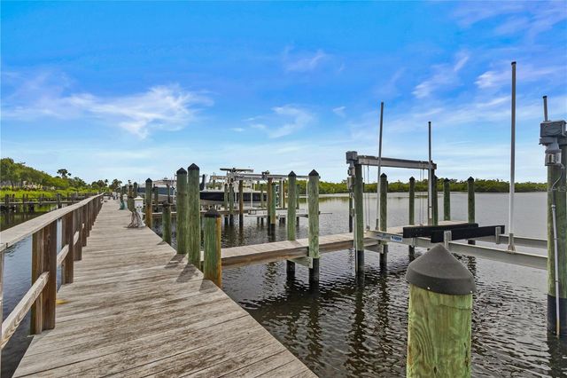 1008 PASEO DEL RIO NE, St Petersburg, FL 33702