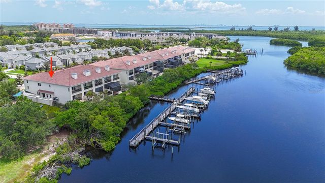 1008 PASEO DEL RIO NE, St Petersburg, FL 33702