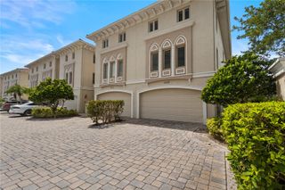 1008 PASEO DEL RIO NE, St Petersburg, FL 33702