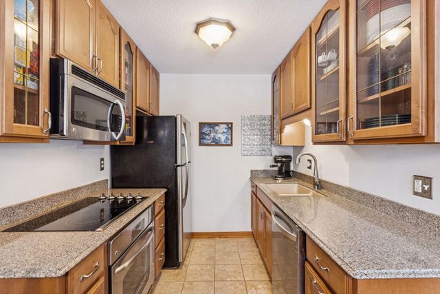 3275 Hill Ridge Drive 29, Eagan, MN 55121