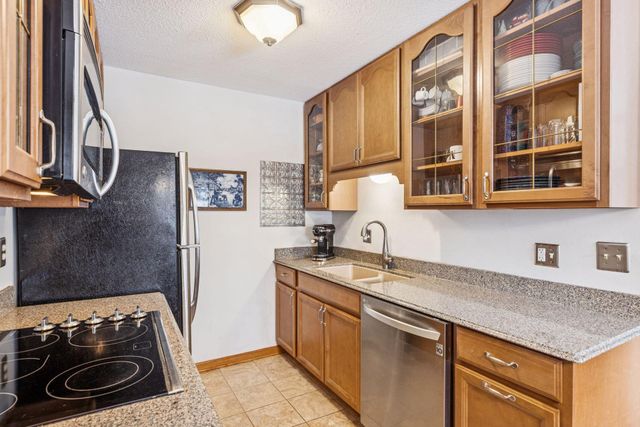 3275 Hill Ridge Drive 29, Eagan, MN 55121