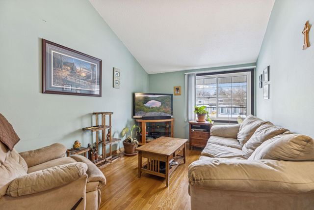 3275 Hill Ridge Drive 29, Eagan, MN 55121