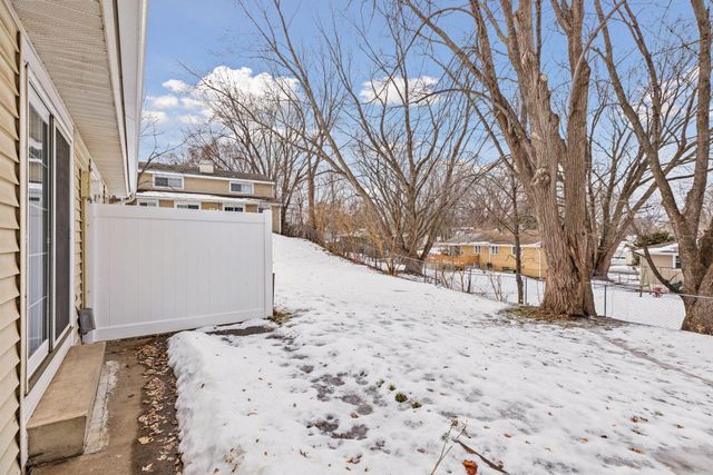 3275 Hill Ridge Drive 29, Eagan, MN 55121