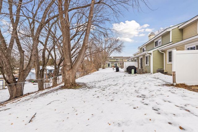 3275 Hill Ridge Drive 29, Eagan, MN 55121