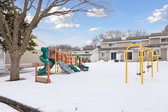 3275 Hill Ridge Drive 29, Eagan, MN 55121