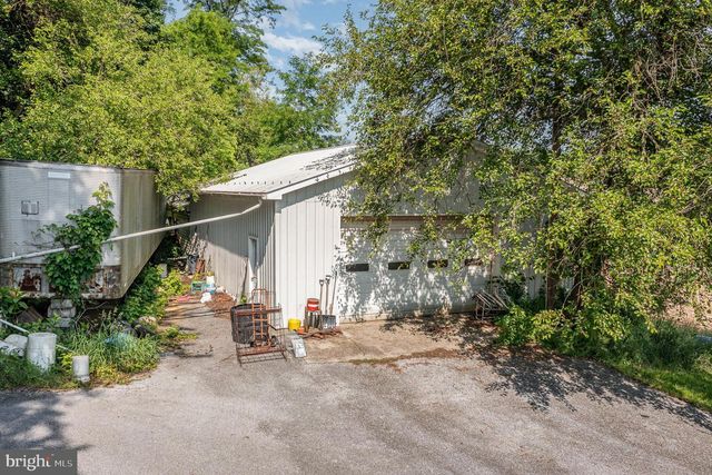 1370 W TRINDLE RD, Carlisle, PA 17015