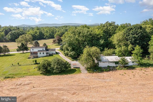 1370 W TRINDLE RD, Carlisle, PA 17015