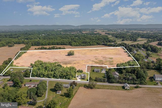 1370 W TRINDLE RD, Carlisle, PA 17015