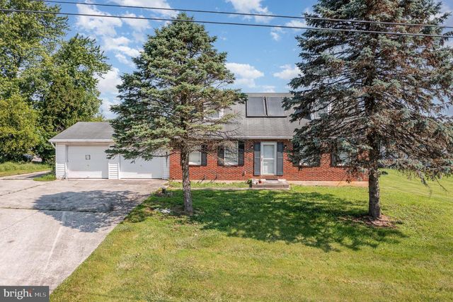 1370 W TRINDLE RD, Carlisle, PA 17015