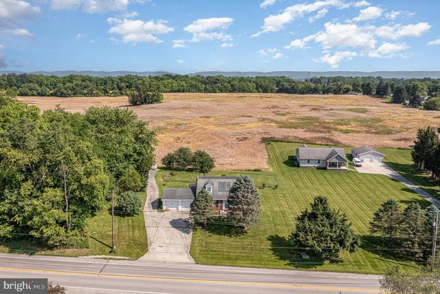 1370 W TRINDLE RD, Carlisle, PA 17015