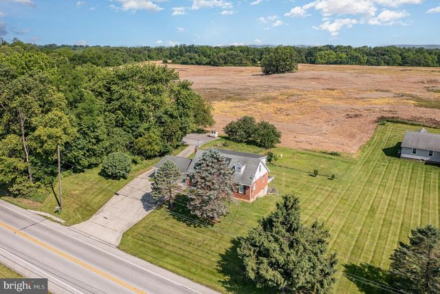 1370 W TRINDLE RD, Carlisle, PA 17015