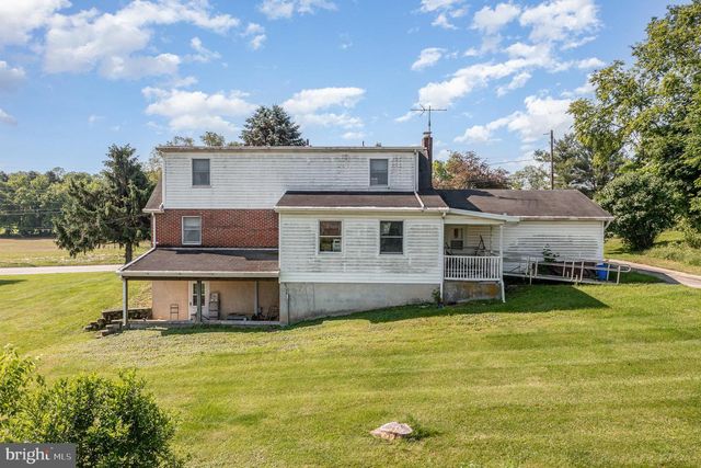 1370 W TRINDLE RD, Carlisle, PA 17015