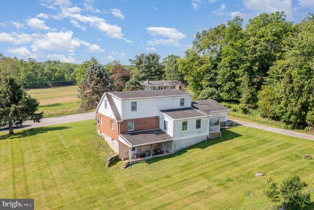 1370 W TRINDLE RD, Carlisle, PA 17015