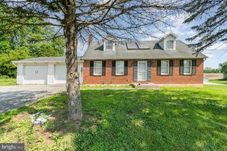 1370 W TRINDLE RD, Carlisle, PA 17015