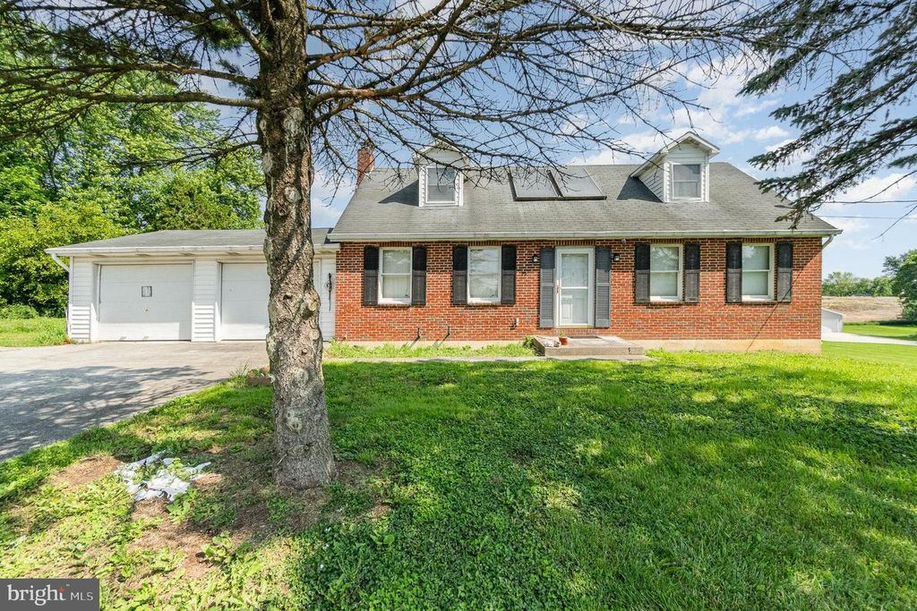 1370 W TRINDLE RD, Carlisle, PA 17015